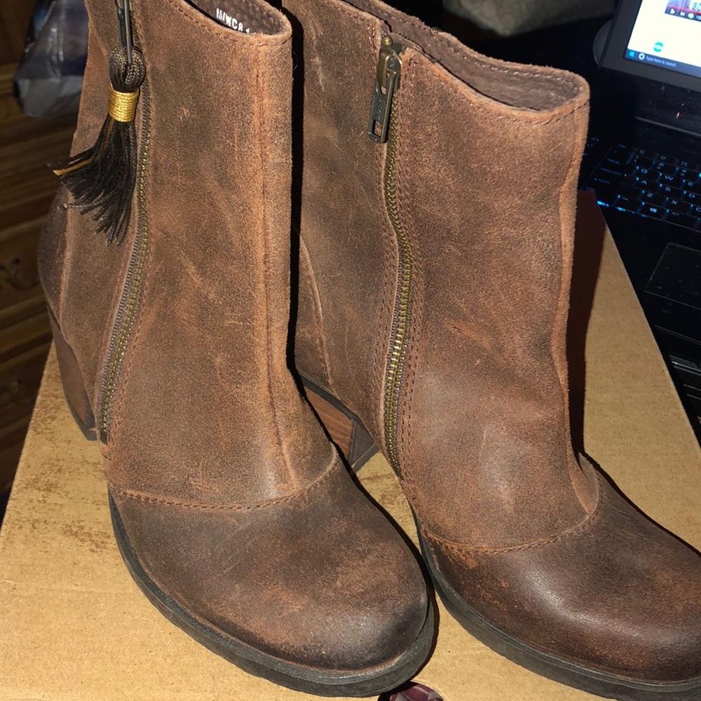 Born boots